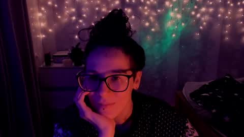 Snapshot of yourscosmic chatting on December 22, 2:16 pm Yours Cosmic online show from December 22, 2:16 pm