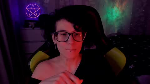 Snapshot of yourscosmic chatting on February 3, 11:26 pm Yours Cosmic online show from February 3, 11:26 pm