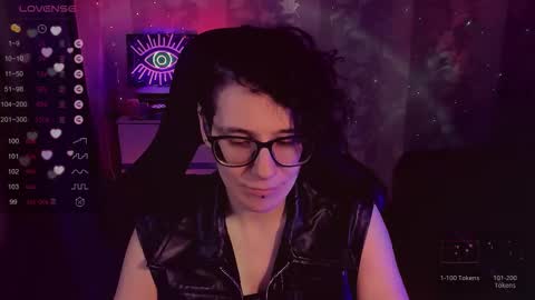 Snapshot of yourscosmic chatting on November 13, 10:25 am Yours Cosmic online show from November 13, 10:25 am