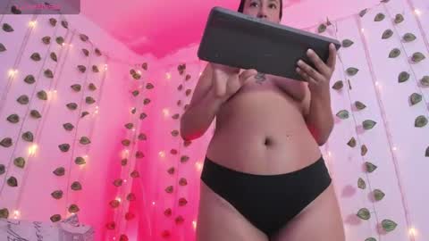 Snapshot of yoursecrethobby_ chatting on July 16, 12:49 am Emily online show from July 16, 12:49 am