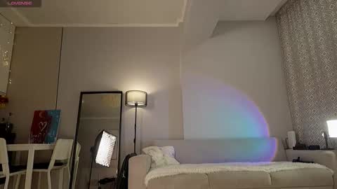 Luminous Luna online show from February 3, 2:11 pm