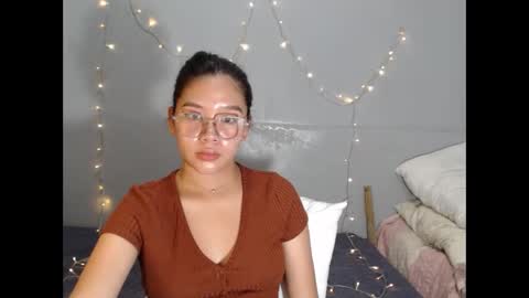 yoursexy_reb online show from December 17, 4:02 pm