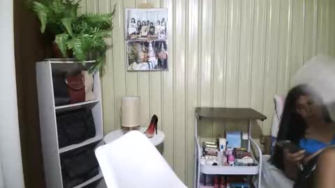yoursubmissive_larah online show from May 8, 7:36 am