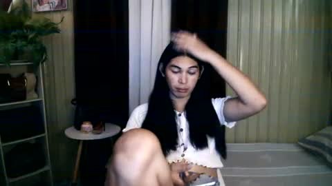 Snapshot of yoursubmissive_larah chatting on June 23, 5:27 am yoursubmissive_larah online show from June 23, 5:27 am