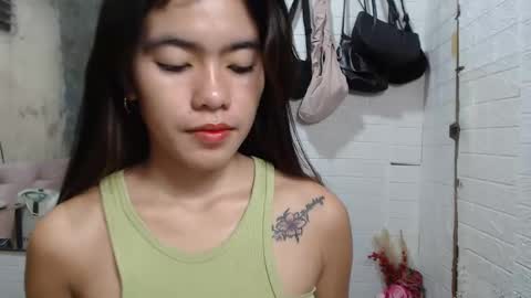 Snapshot of yoursweet_asian20 chatting on December 27, 1:00 am Maddie online show from December 27, 1:00 am