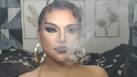 Snapshot of yourtrannyqueenxxx chatting on May 31, 10:22 pm Anastacia Grey online show from May 31, 10:22 pm
