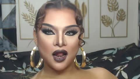 Snapshot of yourtrannyqueenxxx chatting on June 2, 11:18 pm Anastacia Grey online show from June 2, 11:18 pm