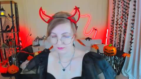 Snapshot of youruniverser chatting on October 26, 9:26 am Alice online show from October 26, 9:26 am