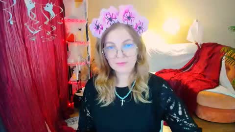 Snapshot of youruniverser chatting on October 27, 10:41 am Alice online show from October 27, 10:41 am