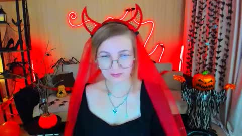 Snapshot of youruniverser chatting on October 28, 4:27 am Alice online show from October 28, 4:27 am