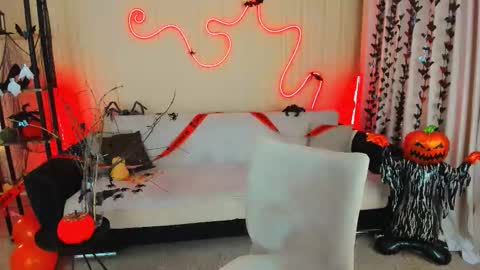 Snapshot of youruniverser chatting on October 30, 9:11 am Alice online show from October 30, 9:11 am