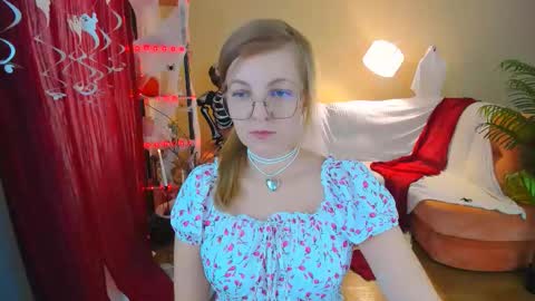 Snapshot of youruniverser chatting on November 3, 9:10 am Alice online show from November 3, 9:10 am