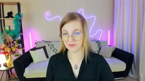 Snapshot of youruniverser chatting on November 14, 9:19 am Alice online show from November 14, 9:19 am