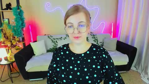 Snapshot of youruniverser chatting on November 18, 9:14 am Alice online show from November 18, 9:14 am