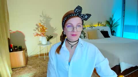 Snapshot of youruniverser chatting on November 19, 4:34 am Alice online show from November 19, 4:34 am