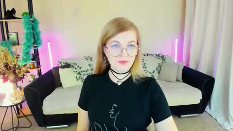 Snapshot of youruniverser chatting on November 24, 9:31 am Alice online show from November 24, 9:31 am