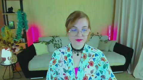 Snapshot of youruniverser chatting on November 30, 9:46 am Alice online show from November 30, 9:46 am