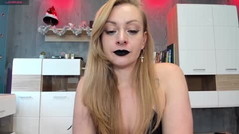 YourVenus00 -Follow my OF online show from December 27, 1:28 pm
