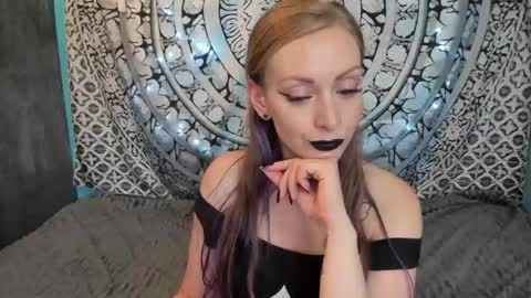 Snapshot of yourvenus00 chatting on May 25, 6:47 pm YourVenus00 -Follow my OF online show from May 25, 6:47 pm