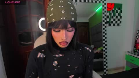 Snapshot of yourvirtualgirlfriennd chatting on December 5, 9:18 am GI online show from December 5, 9:18 am