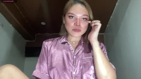 Snapshot of yourwildestdreamgirl chatting on June 23, 10:35 am ANDREA online show from June 23, 10:35 am
