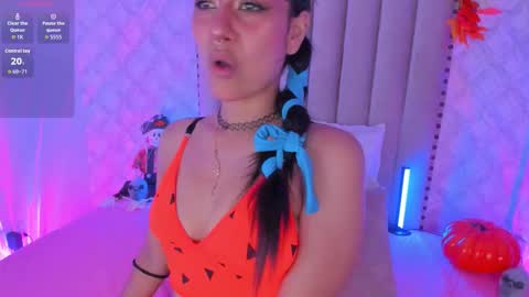 Snapshot of yourwishisme_val chatting on October 22, 3:51 am Val online show from October 22, 3:51 am