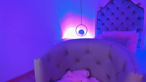 Val online show from March 3, 8:04 pm