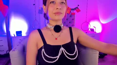 Val online show from June 25, 7:51 pm