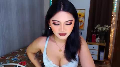 Snapshot of youungsextdeity chatting on January 25, 7:28 am cathy online show from January 25, 7:28 am