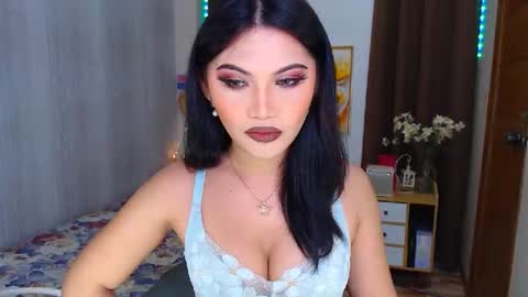 Snapshot of youungsextdeity chatting on February 5, 7:07 am cathy online show from February 5, 7:07 am