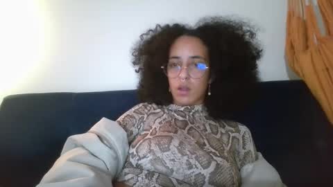 elizabeth  ju   online show from December 3, 11:46 pm