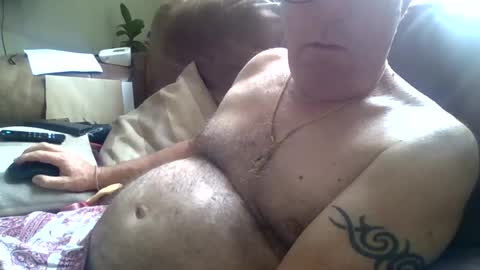 Snapshot of yragbew chatting on July 25, 12:36 pm Daddiesgirl online show from July 25, 12:36 pm