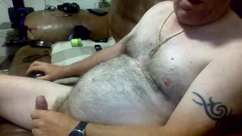 Snapshot of yragbew chatting on August 2, 4:33 am Daddiesgirl online show from August 2, 4:33 am
