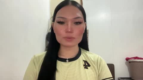 yrdrmgrl_jennie26 online show from February 13, 7:26 am