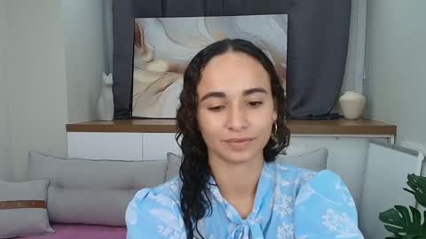 Snapshot of ysenne_josse chatting on May 20, 11:27 am Ysenne online show from May 20, 11:27 am