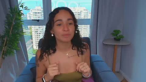 Snapshot of ysenne_josse chatting on May 23, 11:14 am Ysenne online show from May 23, 11:14 am