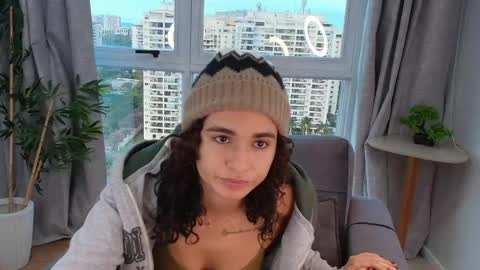 Snapshot of ysenne_josse chatting on May 30, 10:45 am Ysenne online show from May 30, 10:45 am