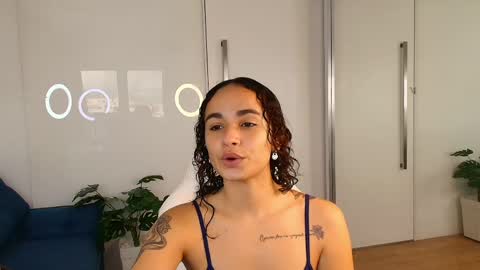 Snapshot of ysenne_josse chatting on June 2, 7:05 pm Ysenne online show from June 2, 7:05 pm