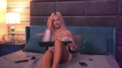 Foxie online show from September 18, 4:58 am