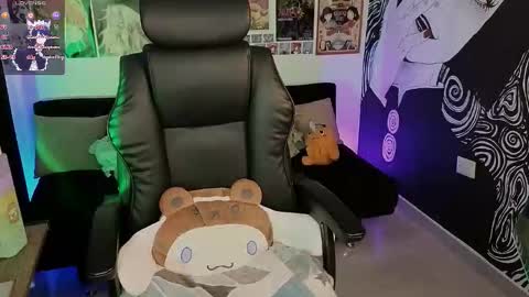 Snapshot of yuhwa chatting on November 28, 6:21 pm rawr Anne Independent model online show from November 28, 6:21 pm