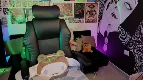    rawr   Anne Independent model      online show from February 18, 11:55 pm