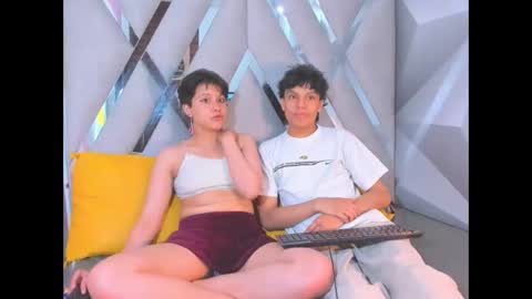 Snapshot of yui_and_rin_ chatting on December 3, 2:30 am Yui Rin online show from December 3, 2:30 am