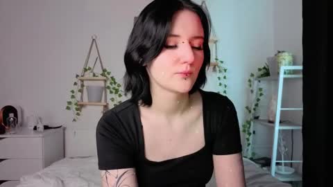 Ellie online show from March 8, 8:18 am