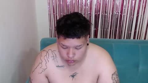 Snapshot of yulandval chatting on February 22, 2:59 pm yul and val couple online show from February 22, 2:59 pm