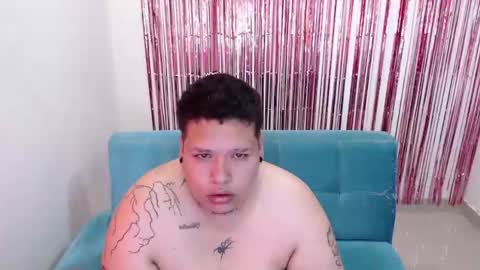 Snapshot of yulandval chatting on March 22, 8:01 pm yul and val couple online show from March 22, 8:01 pm