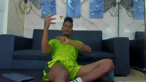 Snapshot of yulian_23 chatting on July 21, 7:05 pm Ivan online show from July 21, 7:05 pm