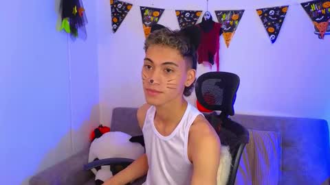 yulian_vasquez online show from October 31, 1:23 pm