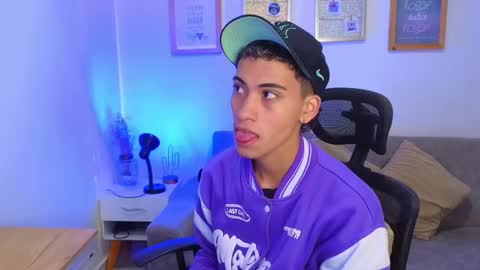 yulian_vasquez online show from December 5, 12:25 pm