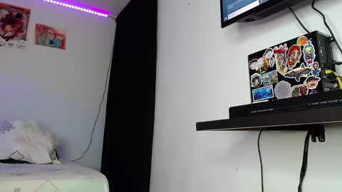 July Lovely online show from February 5, 3:33 am