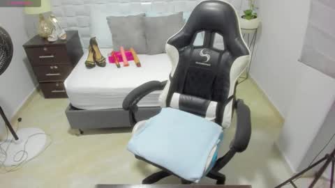 Snapshot of yulitza1025 chatting on November 6, 11:11 am Y U L I T Z A online show from November 6, 11:11 am